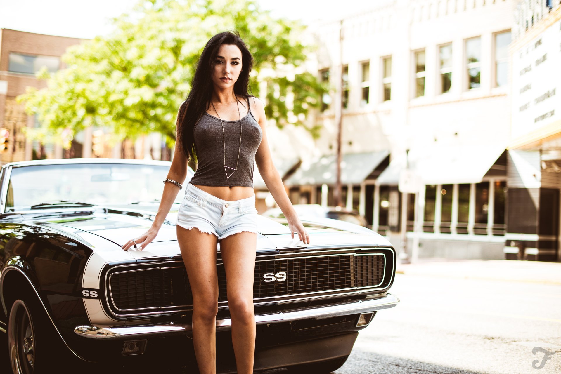 jacqlyn b dziewczyna brunetka chevrolet camaro ss czarny mięśnie samochód