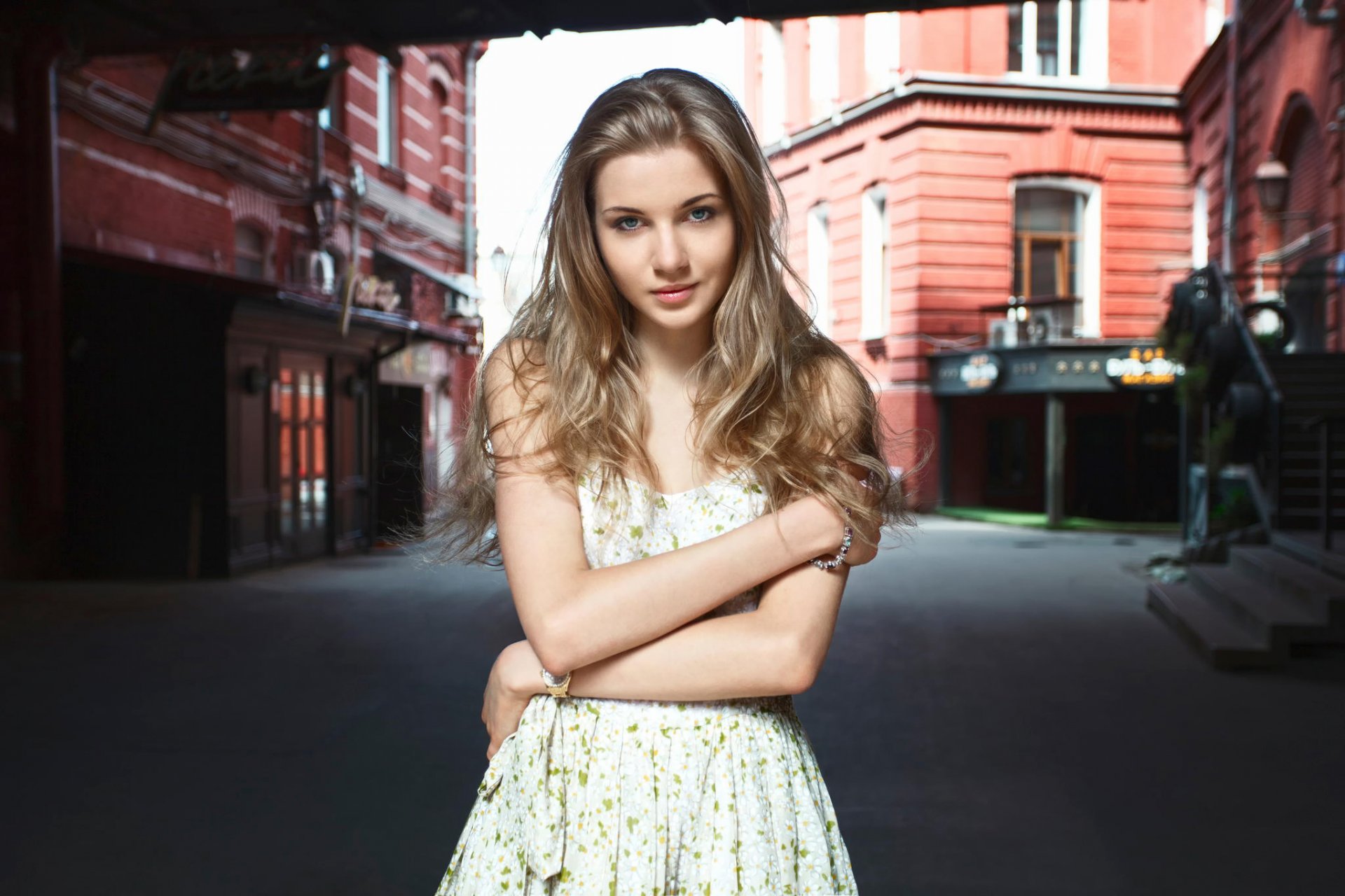 мария портрет взгляд платье улица
