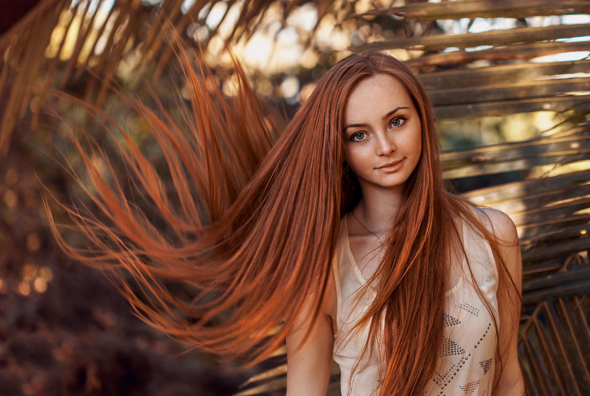 porträt rothaarige sommersprossen haare