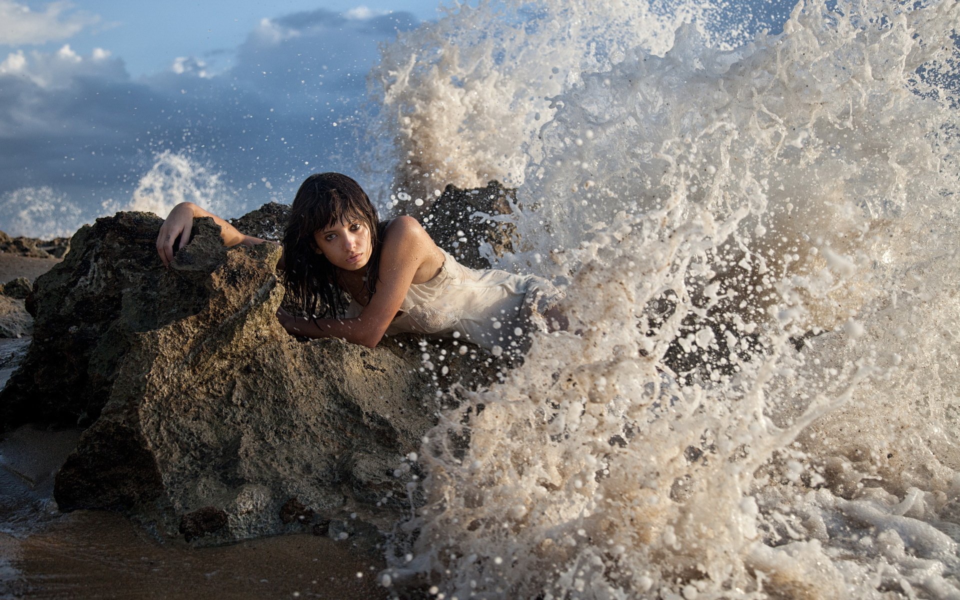 girl wave spray stone