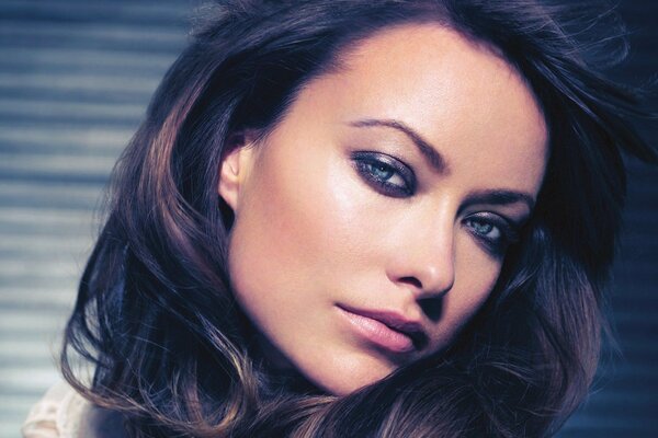 La mirada de la chica morena Olivia Wilde