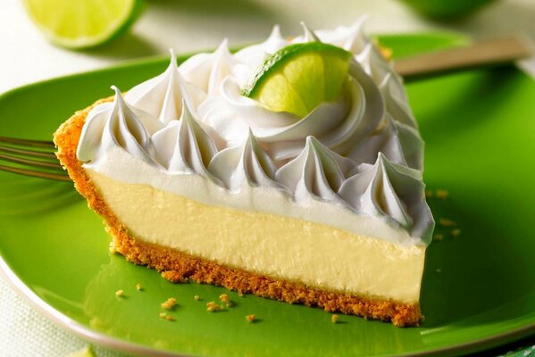 Cheesecake cake with lime and protein cream