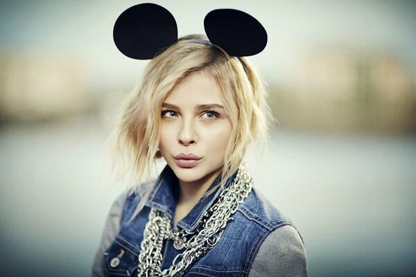 Chloe moretz mit Mickey-Mouse-Ohren