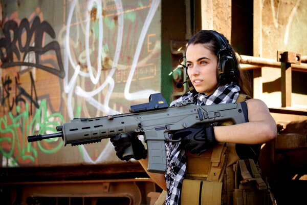 Guerrier fille a son arme FOE flou