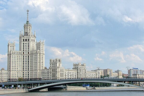 Ponte nella capitale della Russia