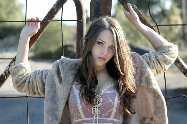 Ragazza bruna in cappotto di pelliccia foto Ritratto