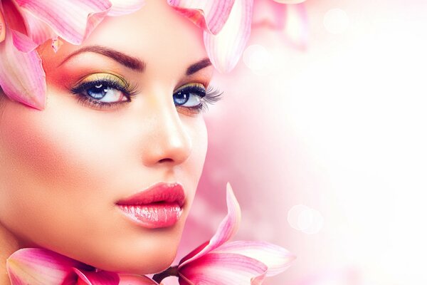 Hermosa chica en flores