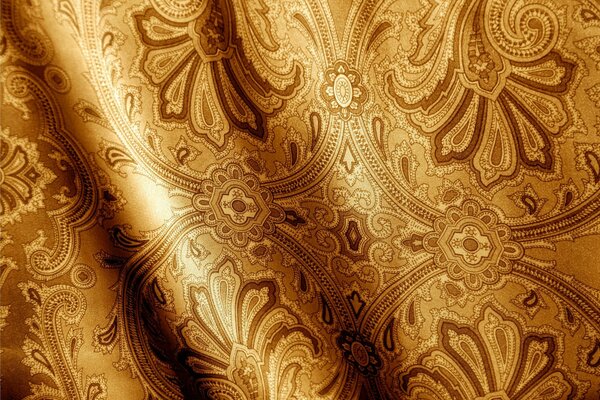 Golden gabilen with patterned pattern