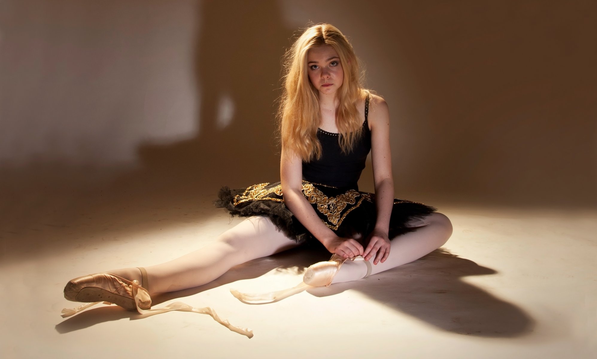 ellie fanning servizio fotografico ballerina scarpe da punta