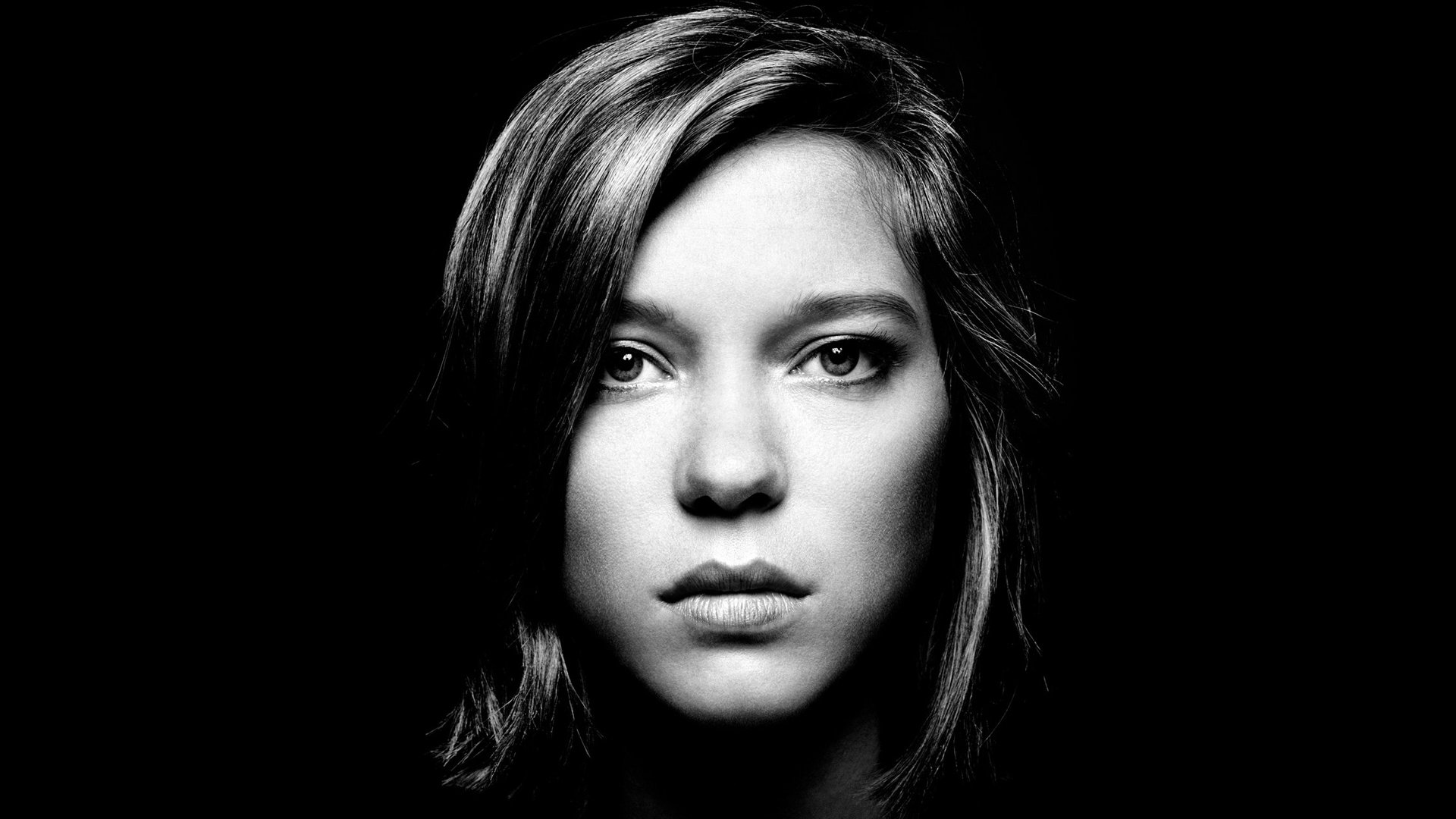 léa seydoux portrait background