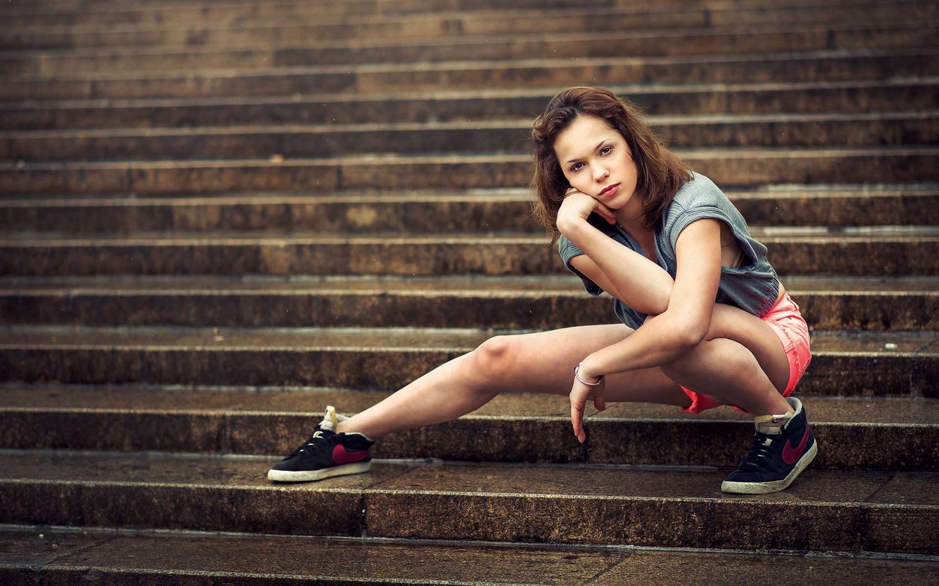 brown-eyed view shorts shoes a step