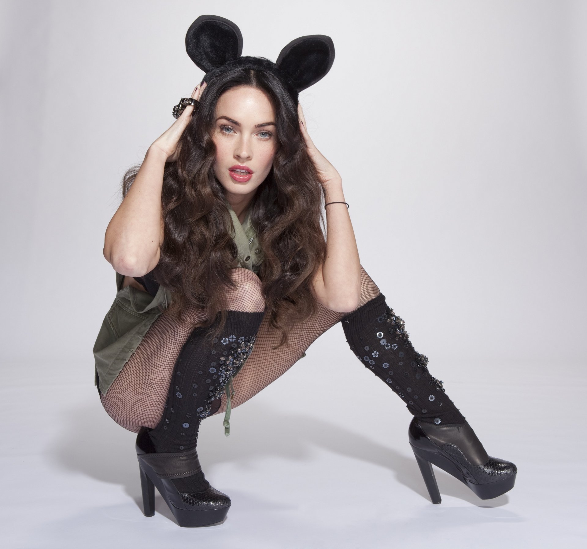 megan fox girl celebrity actress pose ear