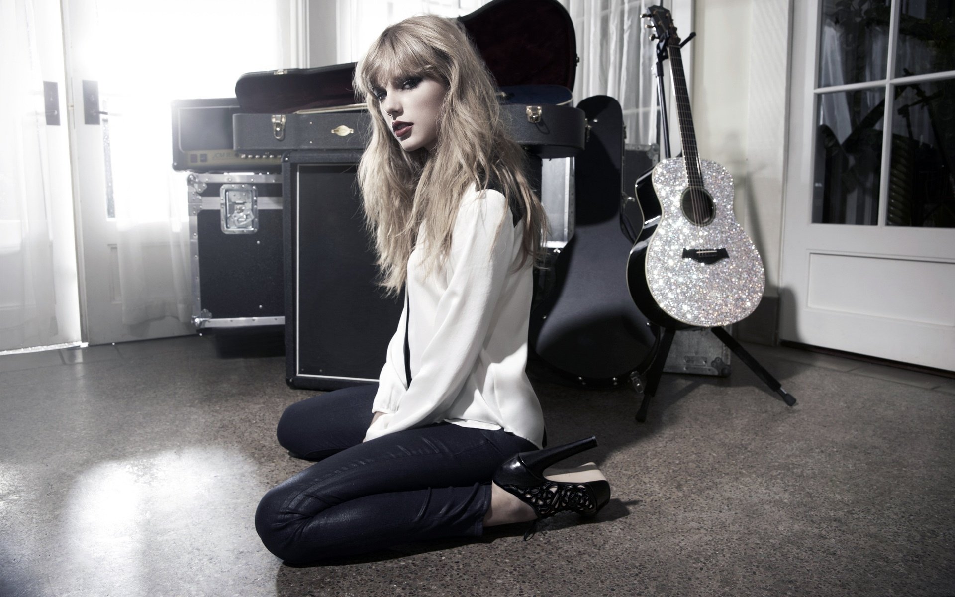 taylor swift ragazza bellezza.cantante chitarra stanza sfondo