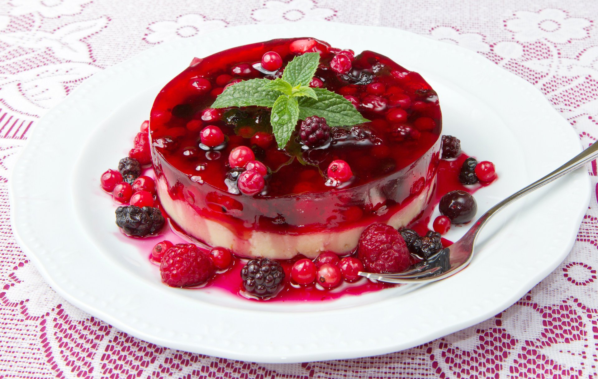 torta mora gelatina bacche ribes lampone