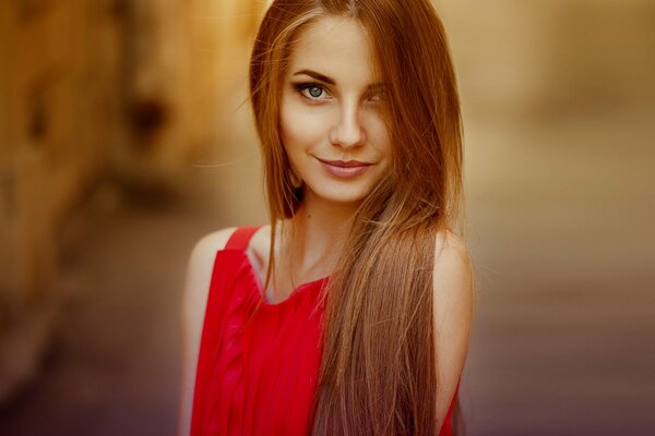 Retrato de una chica pelirroja en rojo