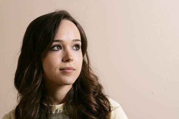 Schauspielerin Ellen Page hat den Blick zurückgedrängt