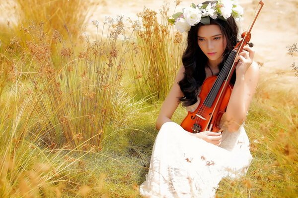 A girl playing the violin