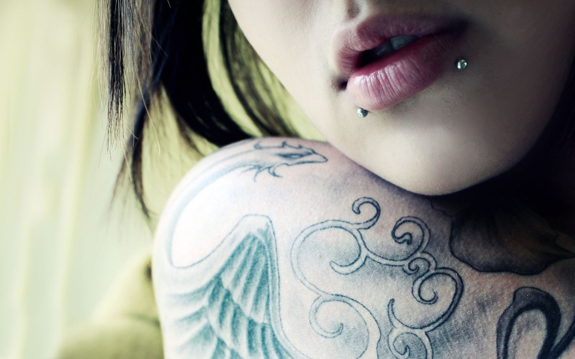 tatuaje piercing labios