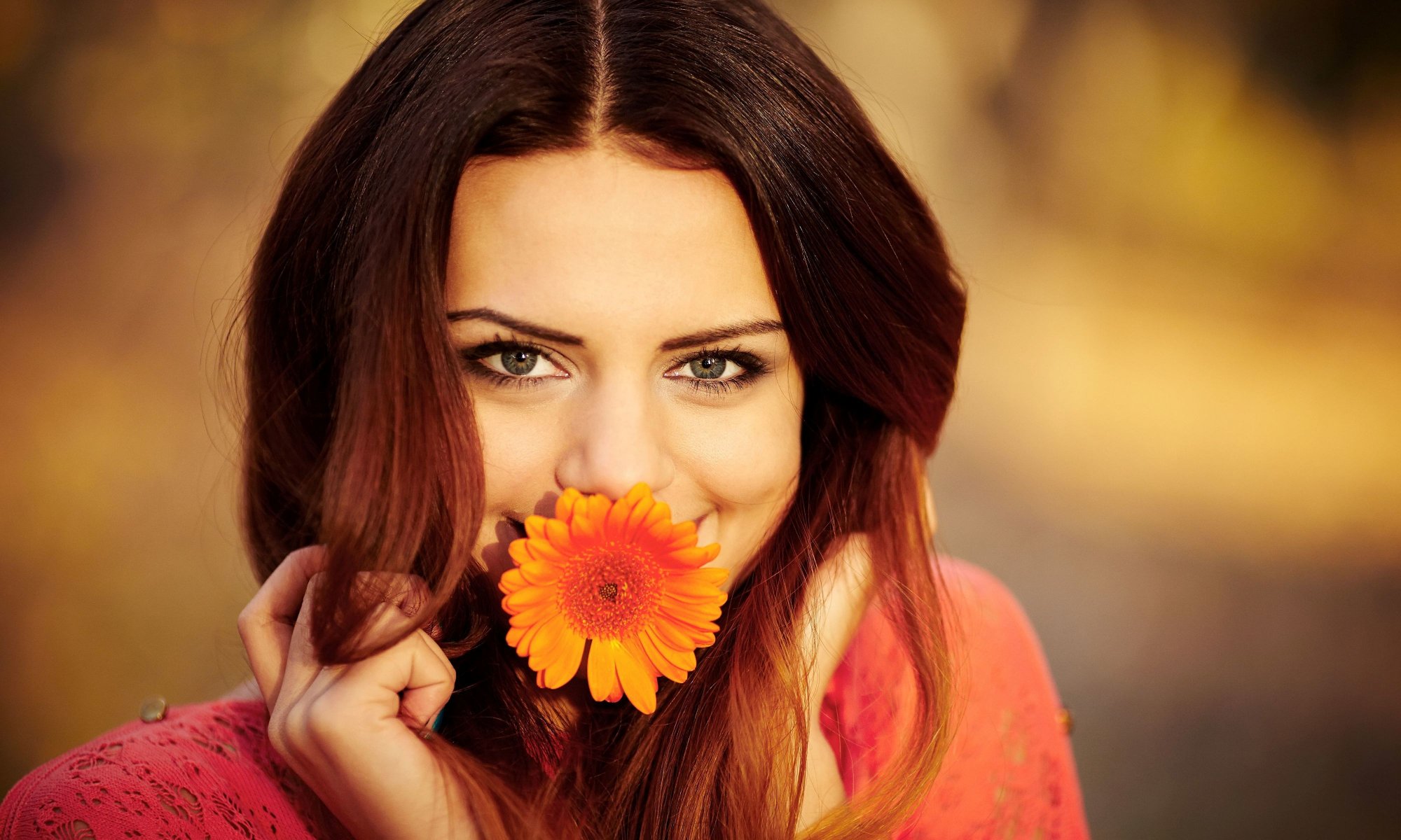 stimmung mädchen braunhaarige augen blick lächeln blume blumen hintergrund tapete widescreen vollbild widescreen