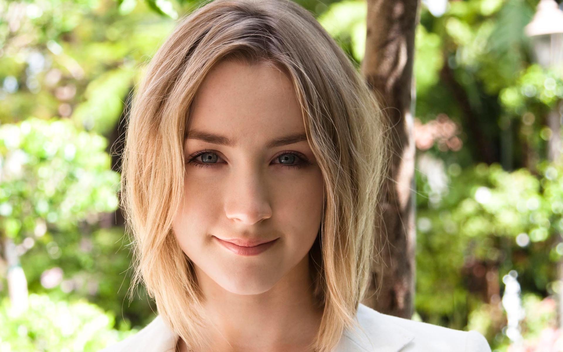 saoirse ronan attrice sorriso foto