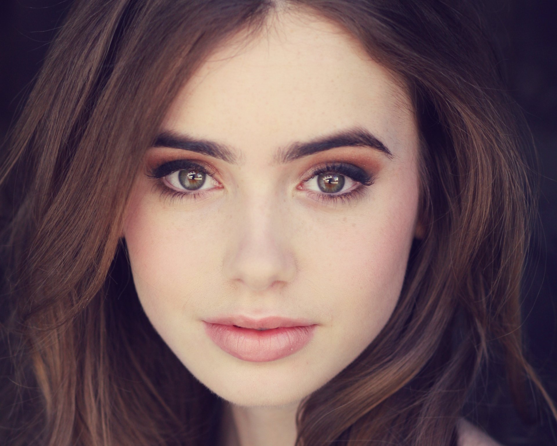 lily collins gesicht augen blick foto