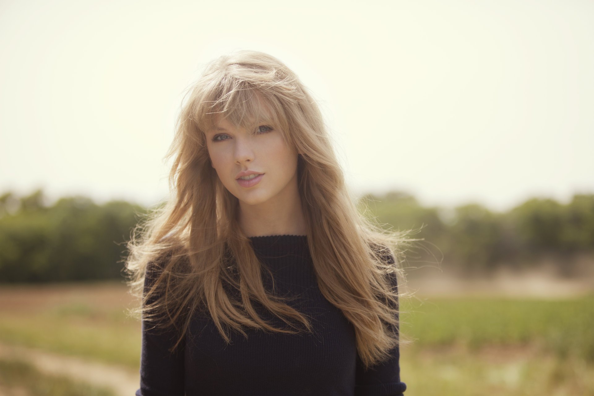 taylor swift blond sängerin gesicht blick haare sonne hintergrund