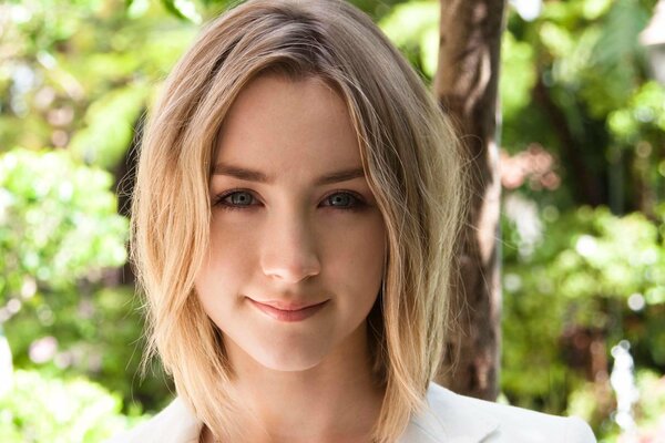 Linda sonrisa de la actriz Saoirse Ronan