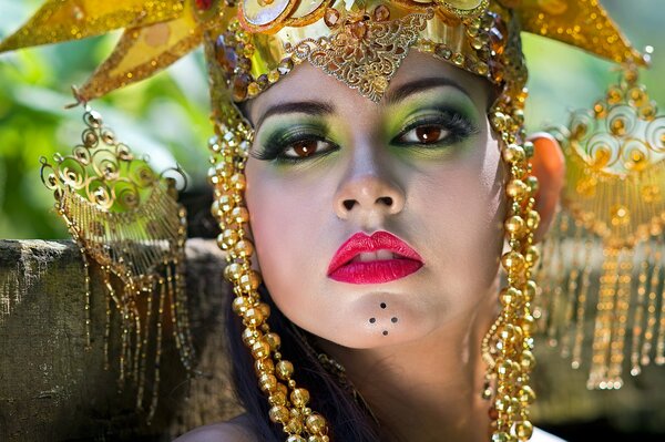 Bezauberndes make-up von Asiaten mit einem schönen Gesicht