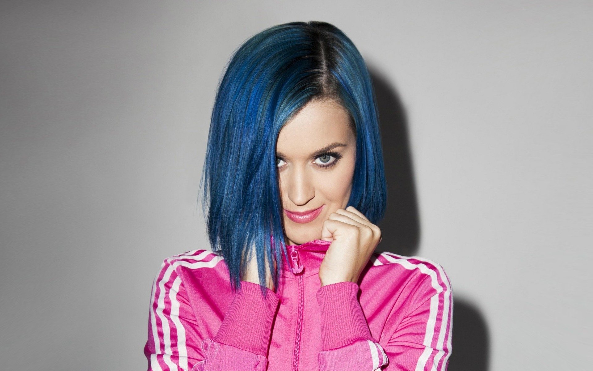 katy perry girl celebrity music singer blue hair view smile