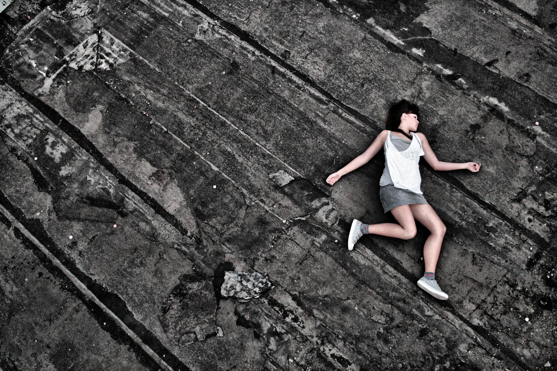 girl brunette roof roofing felt fall