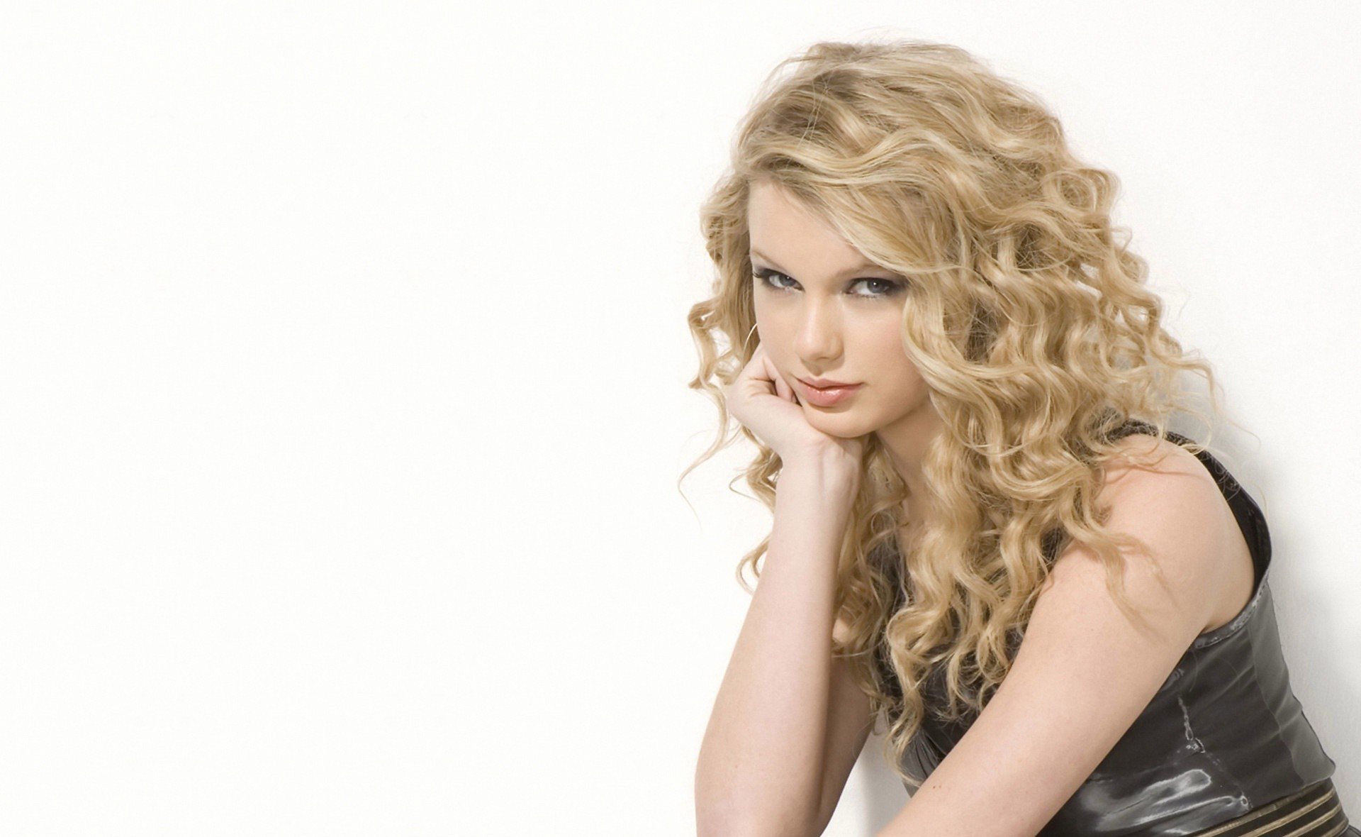 taylor swift cantante rizos