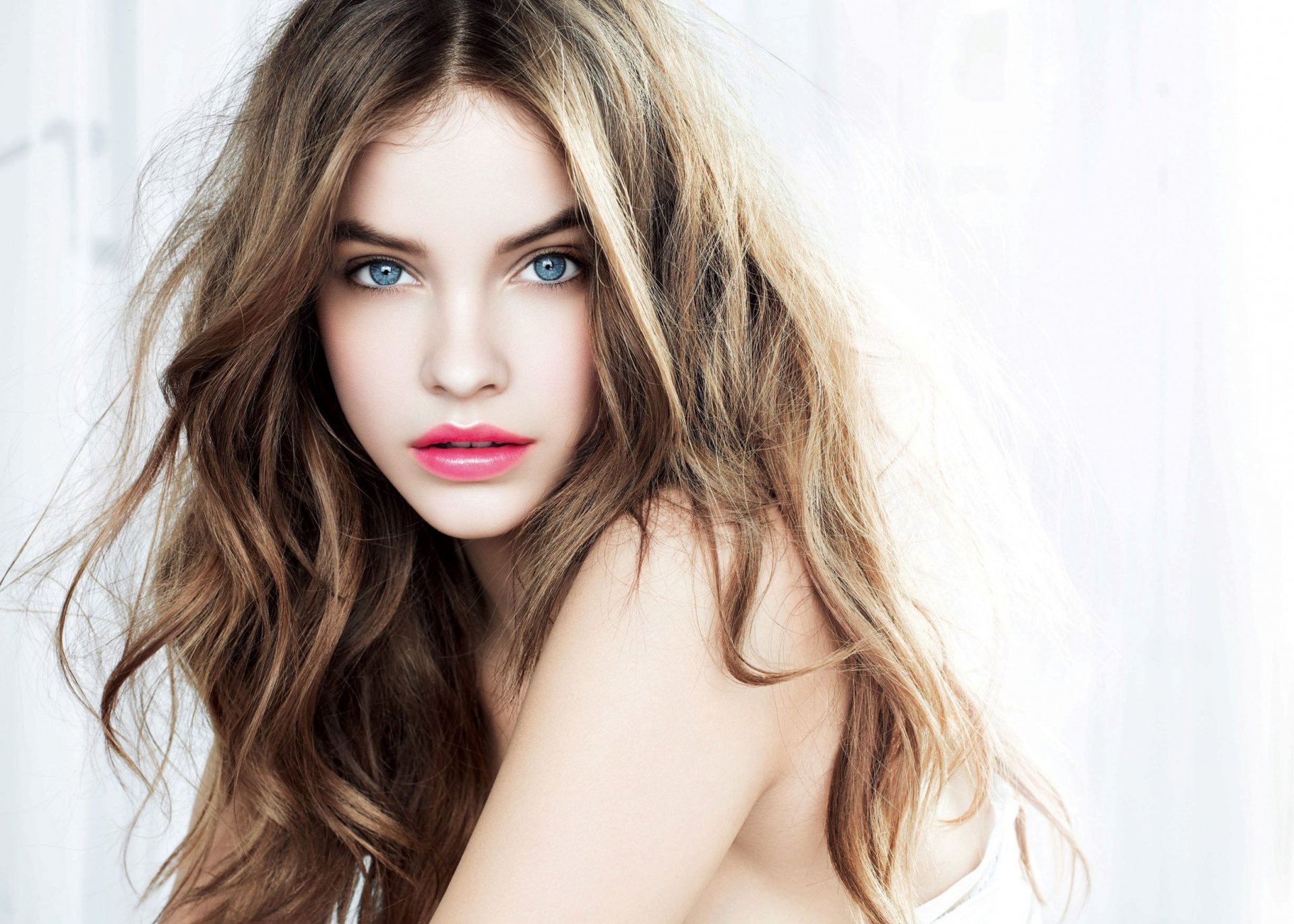 palvin barbara palvin victoria secret angelo ragazza modello viso occhi blu rossetto