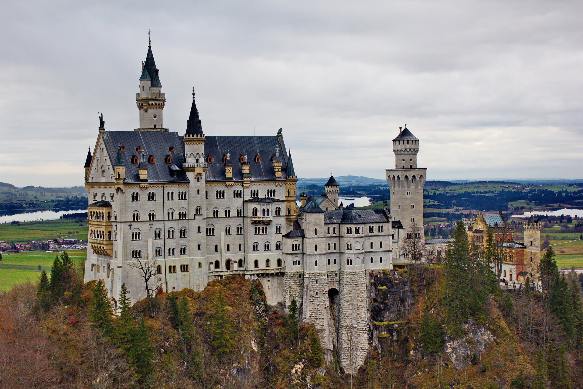 jesień zamek niemcy neuschwanstein