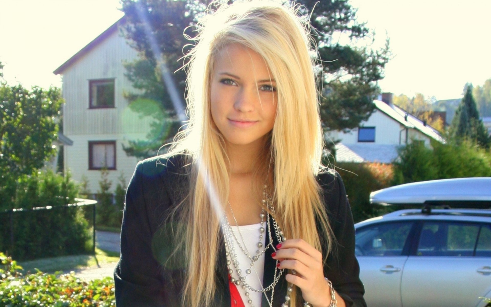 emilie marie nereng girl blonde rays model on the street