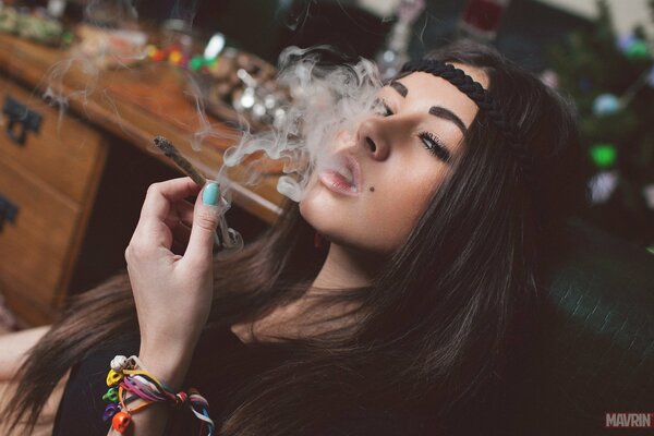 Russian model girl smokes hookah