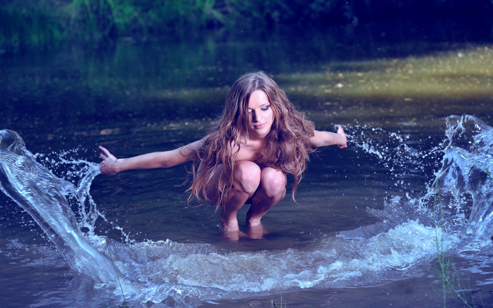 fille cheveux eau rivière éclaboussures splash