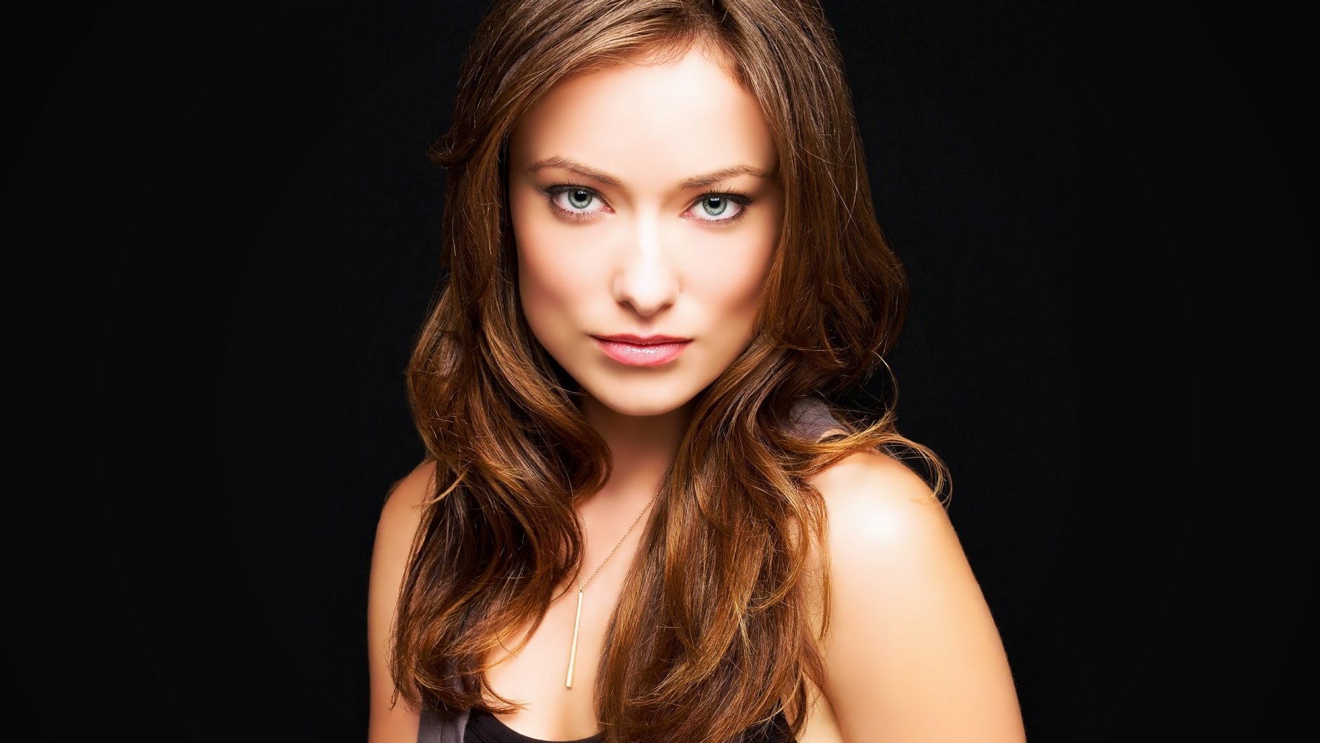 actress olivia wilde face view