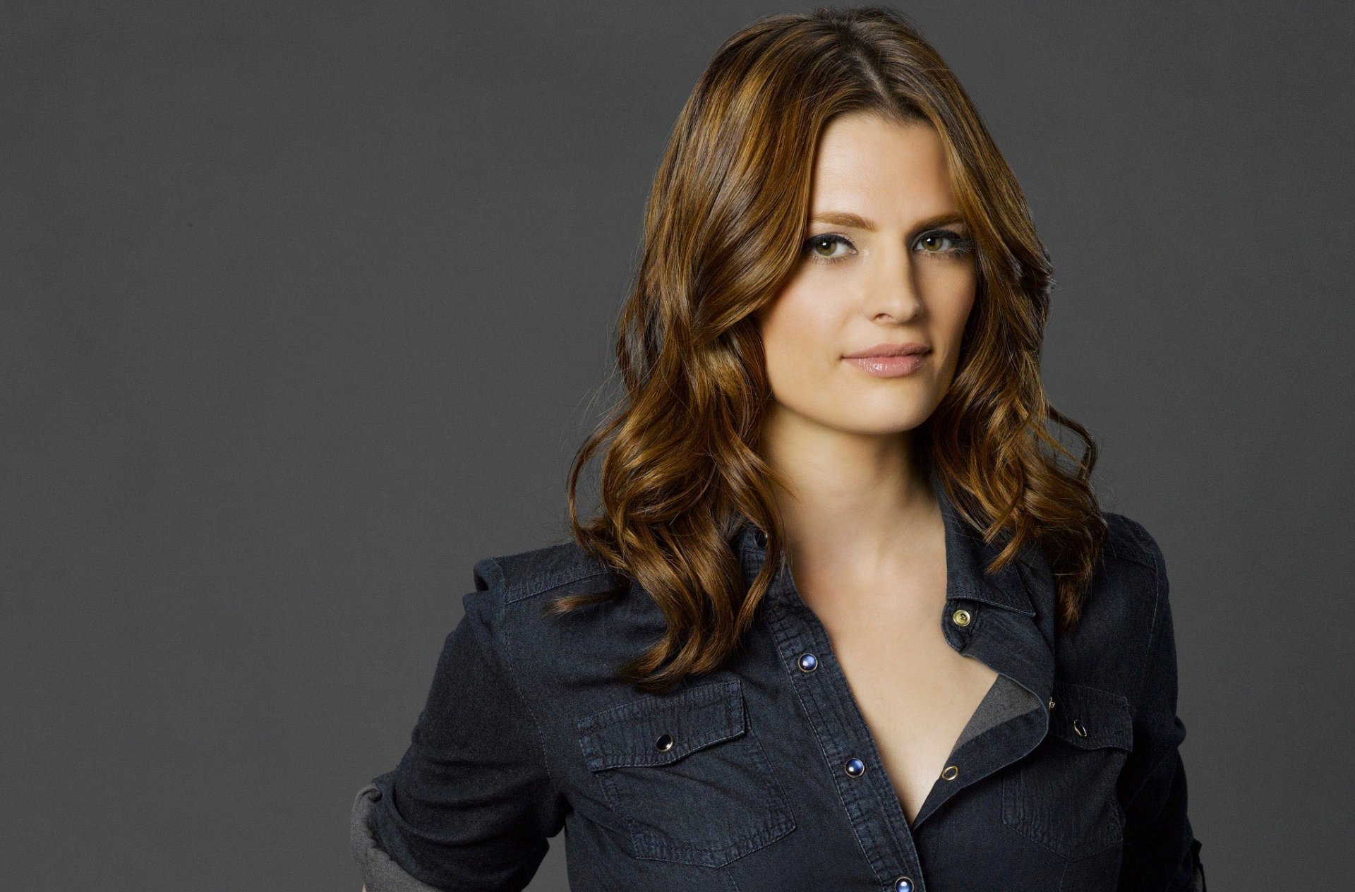 castello castello serie tv kate beckett stana katic stana katic attrice camicia sfondo grigio