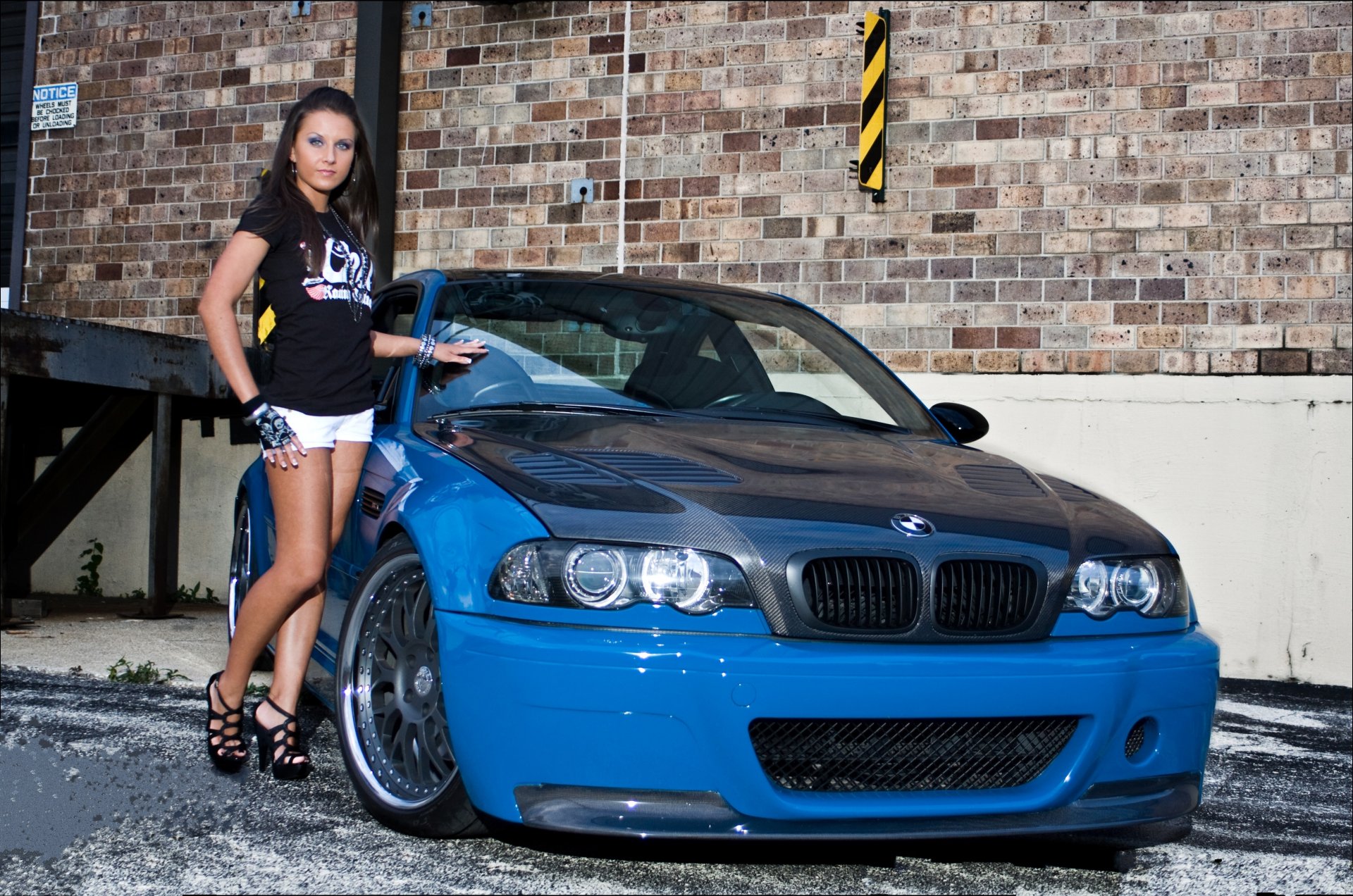 bmw m3 e46 azul carbono chica morena bmw llantas morena ladrillo pared