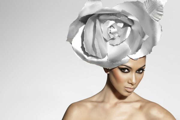 Nicole Scherzinger and a rose-shaped hat