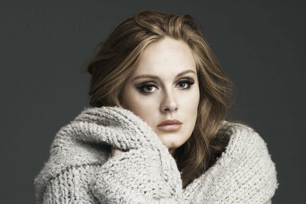 La cantante Adele con un suéter de punto