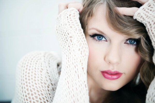 Cute portrait of taylor swift