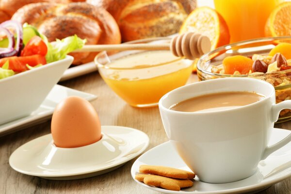 Délicieux petit déjeuner avec café et muesli