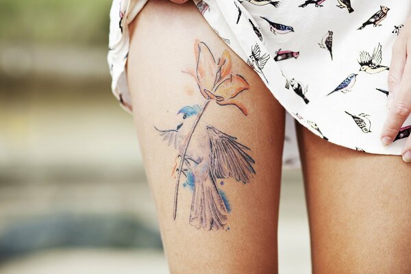 Tattoo on the leg in the shape of a flower