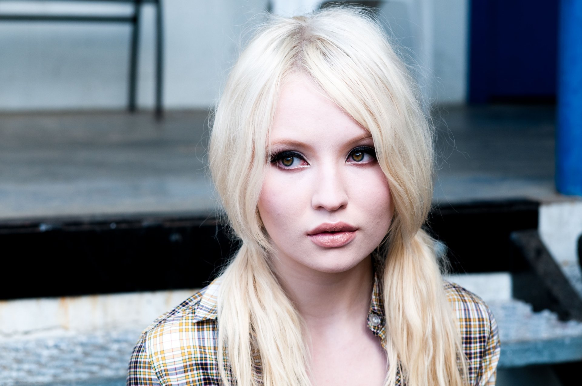 emily browning portret spojrzenie usta blondynka ładna aktorka