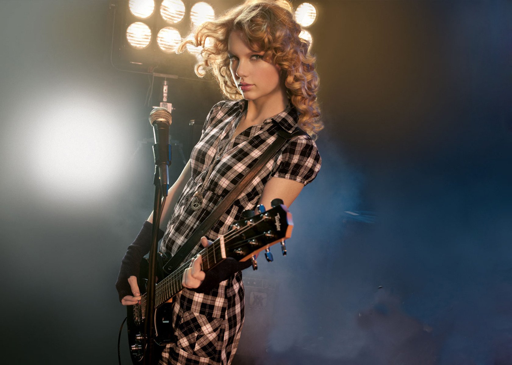 taylor alison swift chanteuse guitare