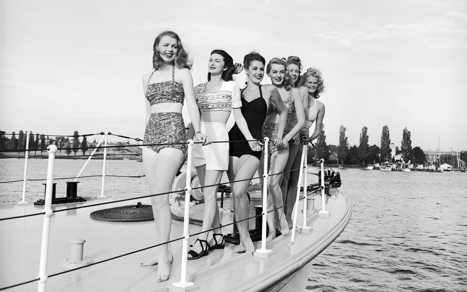 filles rétro yacht mer maillots de bain