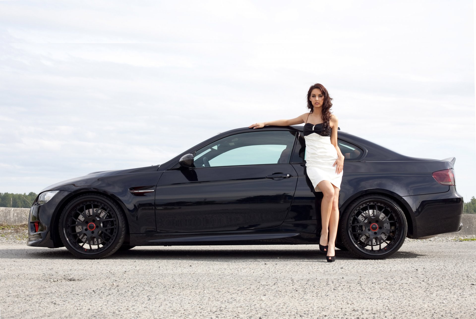 bmw m3 mädchen schön kleid felgen räder haare schwarz