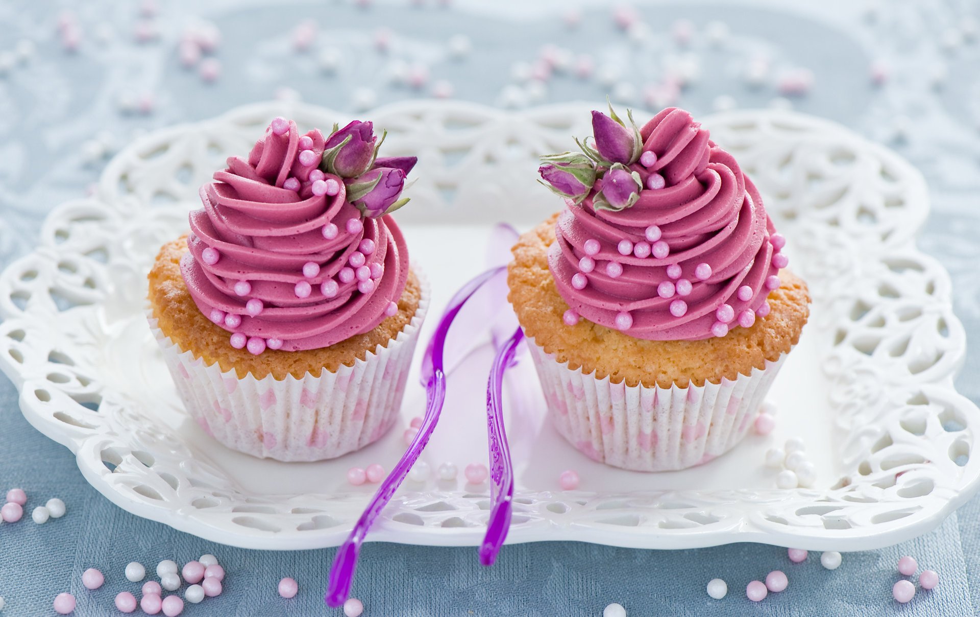 blumen muffins süßigkeiten gebäck dessert creme rosa