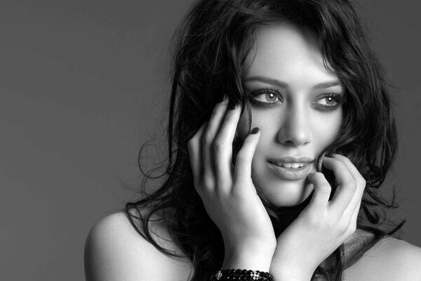 Retrato en blanco y negro de Hilary Duff